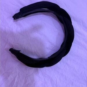 Chic Black Twisted Headband